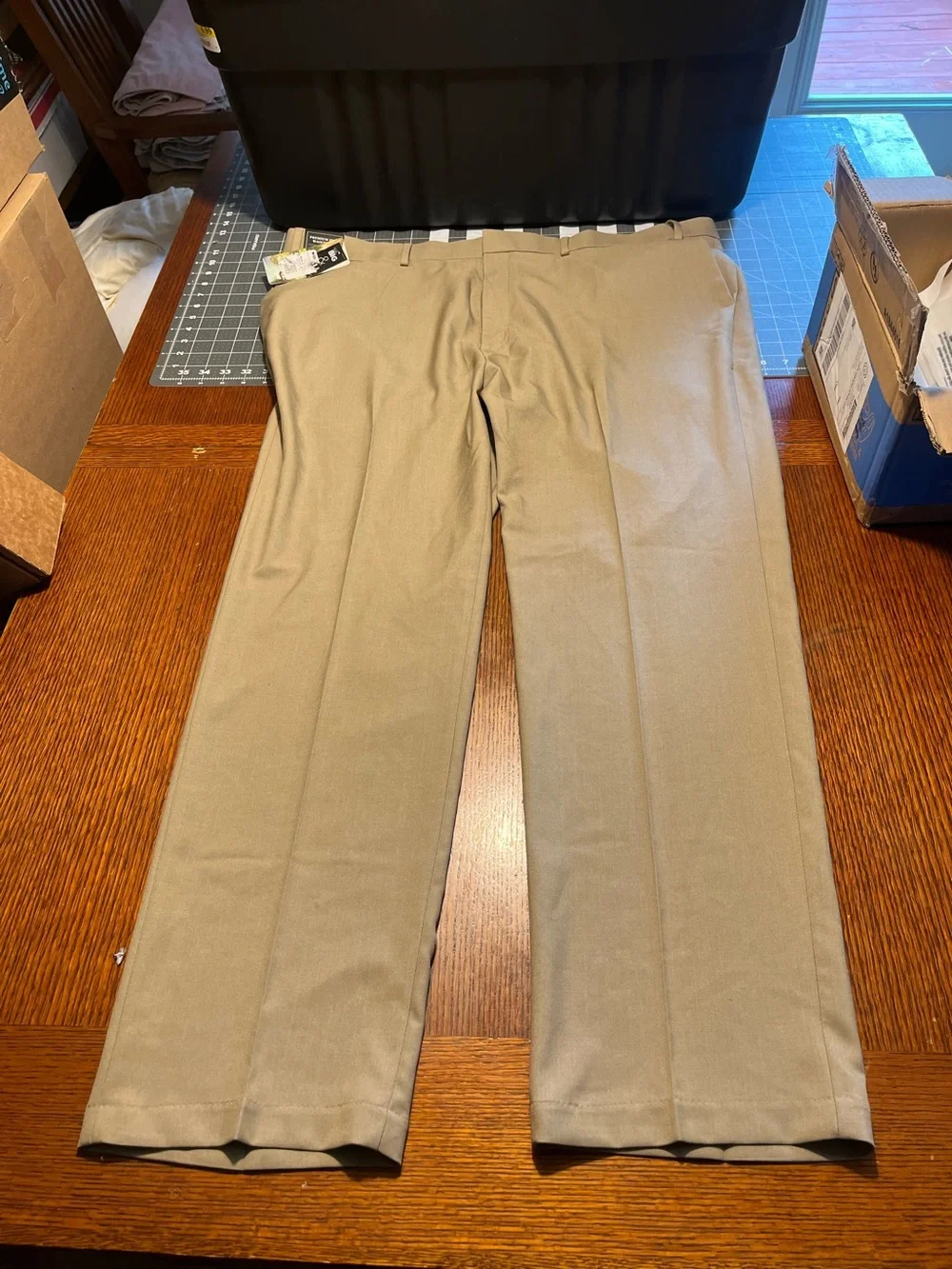 Haggar Men's Classic Flat-Front Khaki Dress Pants 44x32